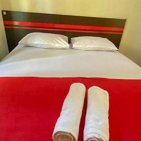 Rama Shinta Homestay Near Gembiral Loka Zoo Redpartner Yogyakarta Kültér fotó