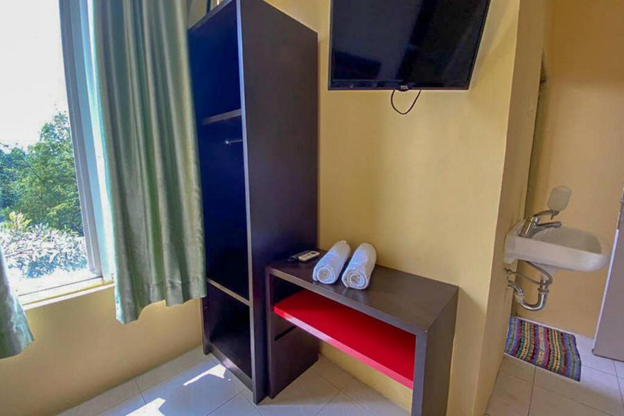 Rama Shinta Homestay Near Gembiral Loka Zoo Redpartner Yogyakarta Kültér fotó