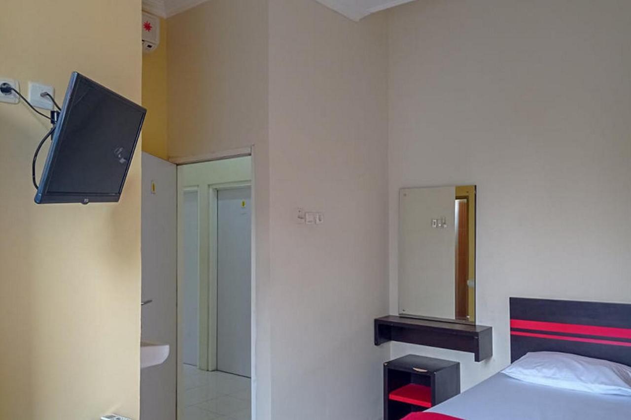 Rama Shinta Homestay Near Gembiral Loka Zoo Redpartner Yogyakarta Kültér fotó