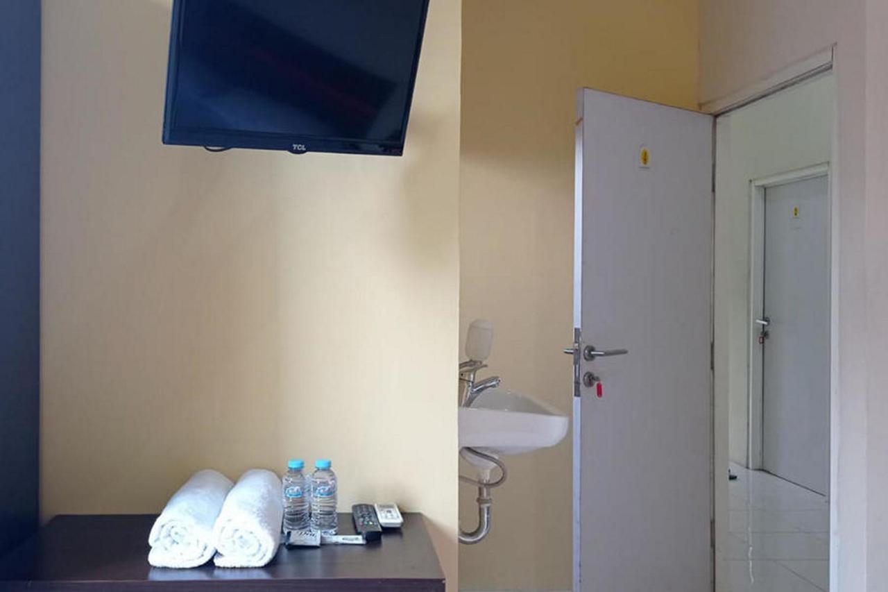 Rama Shinta Homestay Near Gembiral Loka Zoo Redpartner Yogyakarta Kültér fotó